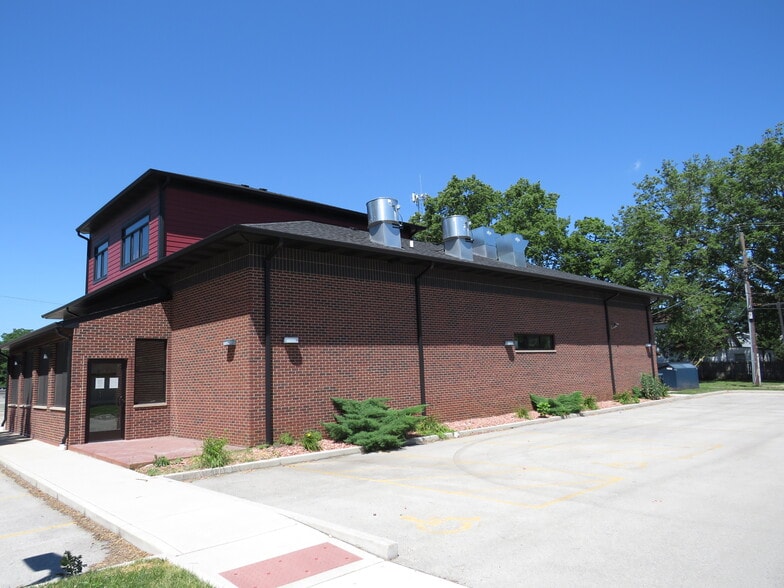 More Photos Of 403 S Main St, Wilmington Freestanding For Sale