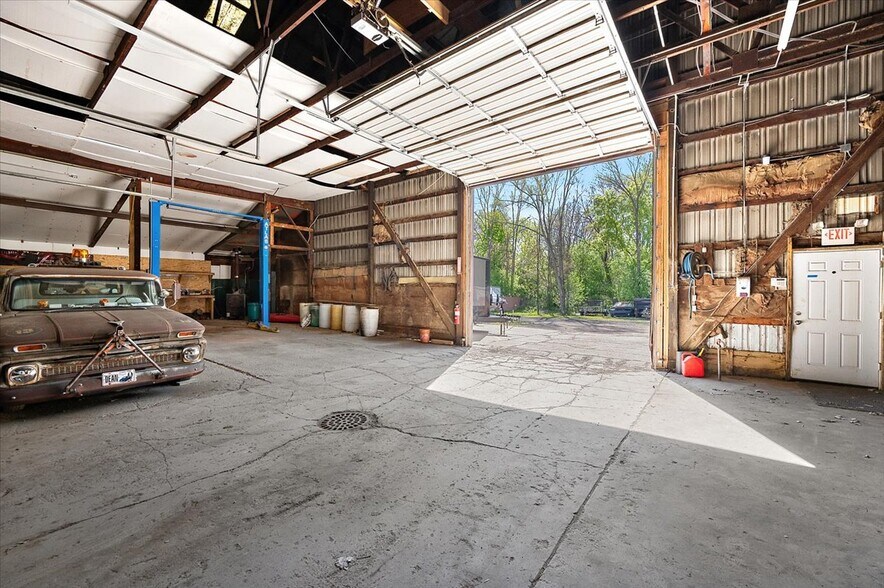 More Photos Of 4376 Beecher Rd, Flint Service For Sale