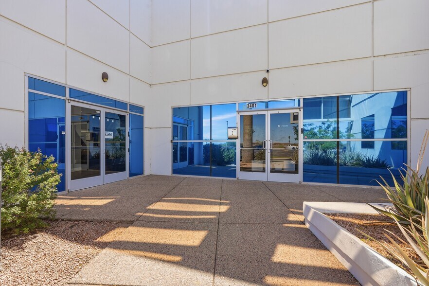 More Photos Of 3401 E Harbour Dr, Phoenix Light Manufacturing For Lease