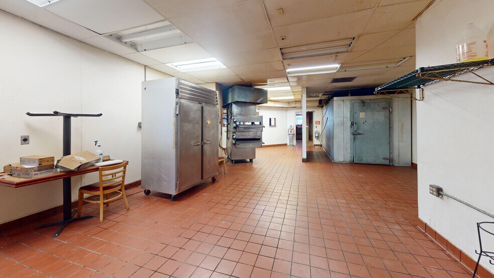 More Photos Of 100-114 W Wishkah St, Aberdeen General Retail For Lease