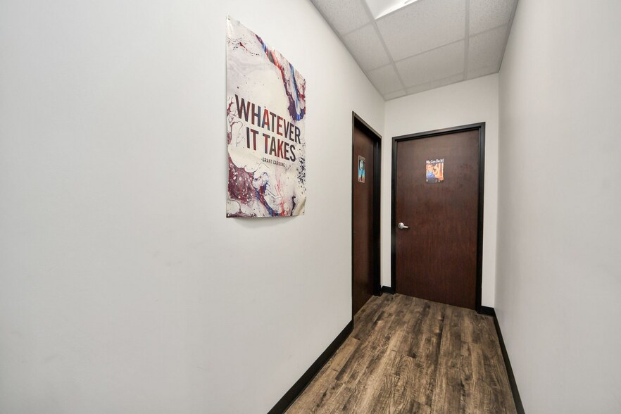 More Photos Of 10814 Woodedge Dr, Houston Warehouse For Sale