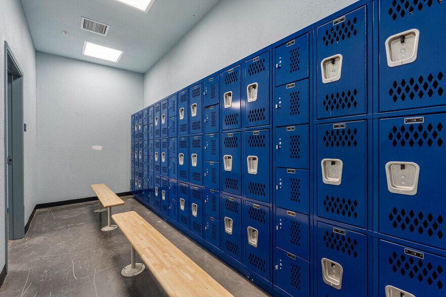 More Photos Of 13901 Sheldon Rd, Tampa Schools For Lease