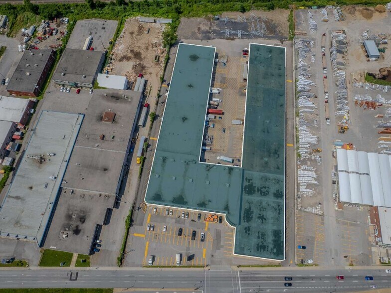 More Photos Of 7527-7583 Boul Henri-Bourassa E, Montréal Flex For Lease