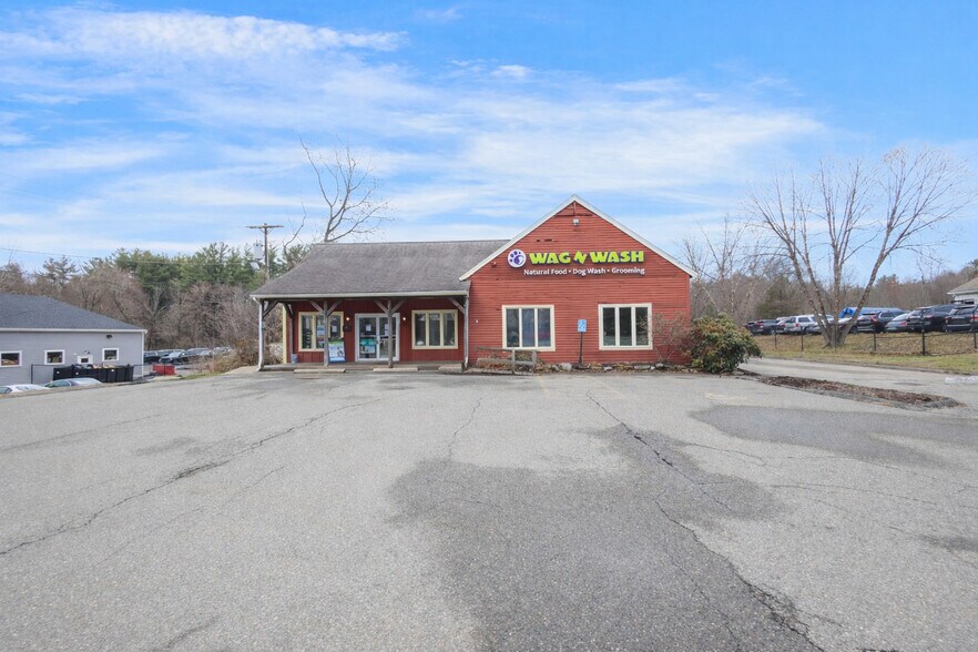 More Photos Of 444 Great Rd, Acton Showroom For Lease