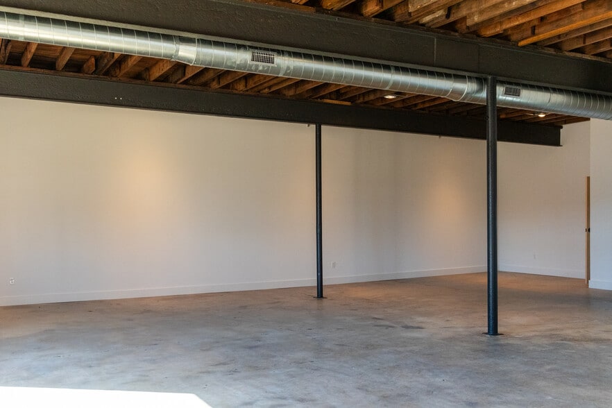 More Photos Of 416 3rd St, Petersburg Loft Creative Space For Lease