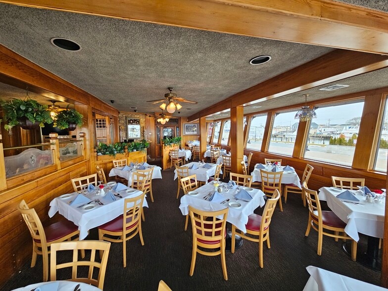 More Photos Of 46 Woodcleft Ave, Freeport Restaurant For Sale