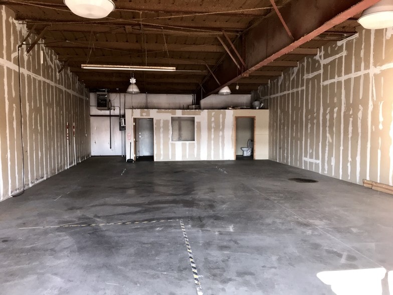 More Photos Of 1720 Nelson, Amarillo Warehouse For Lease