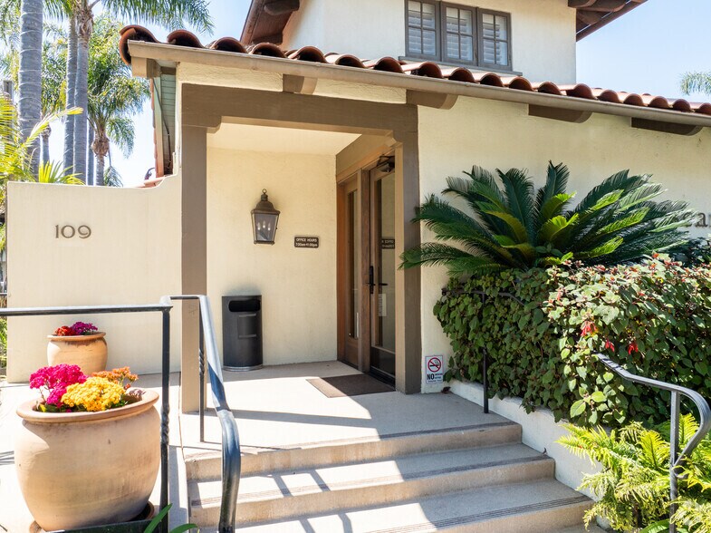 More Photos Of 109 Bath St, Santa Barbara Hotel For Sale