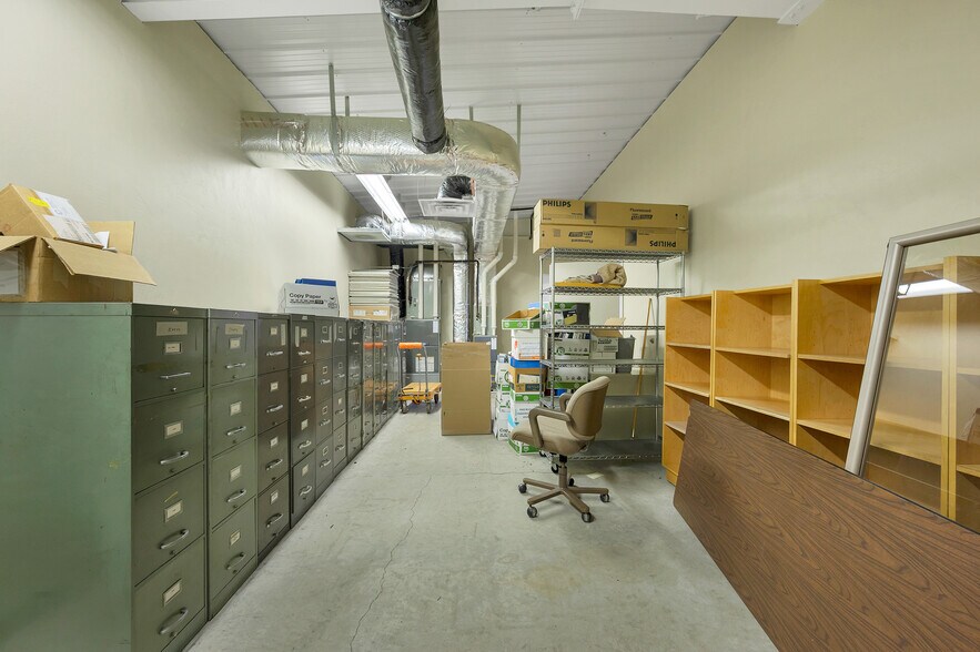 More Photos Of 1725 Suburban Dr, De Pere Manufacturing For Sale