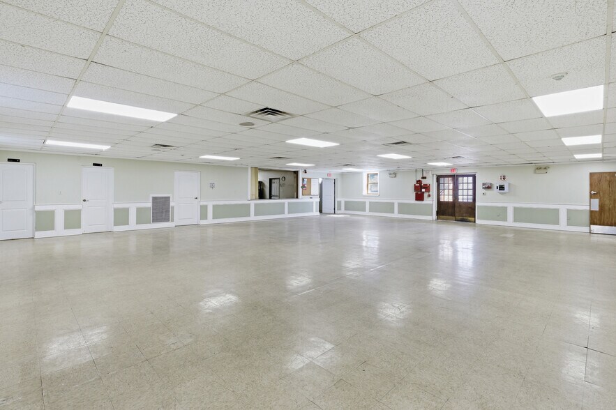 More Photos Of 81 Sprague St, Portsmouth Specialty For Sale