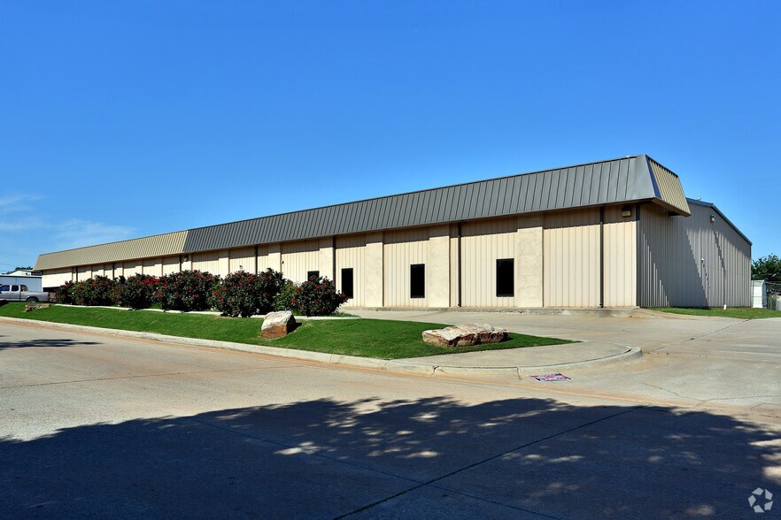 More Photos Of 8317 Gateway Ter, Oklahoma City Showroom For Sale