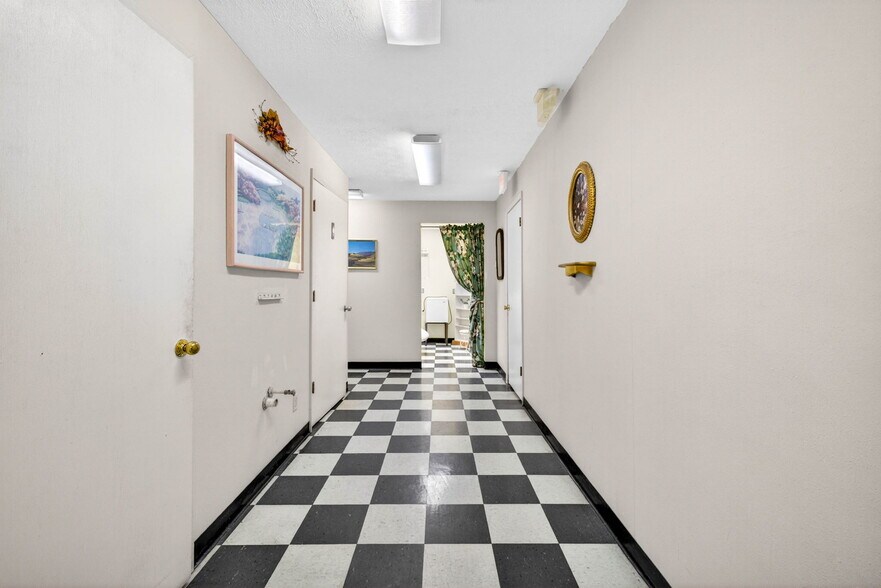 More Photos Of 10221 US 301, Dade City Office For Sale