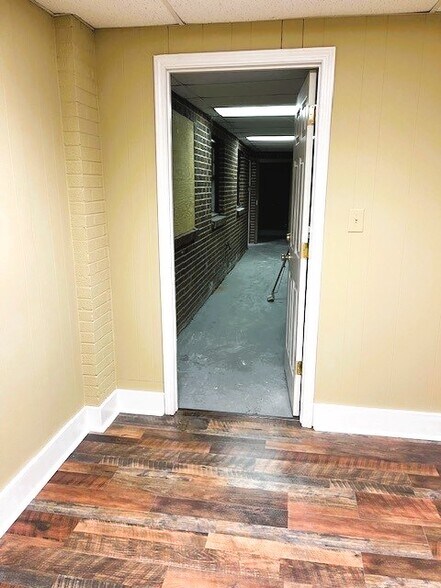 More Photos Of 2915 Chestnut St, Montgomery Office For Sale