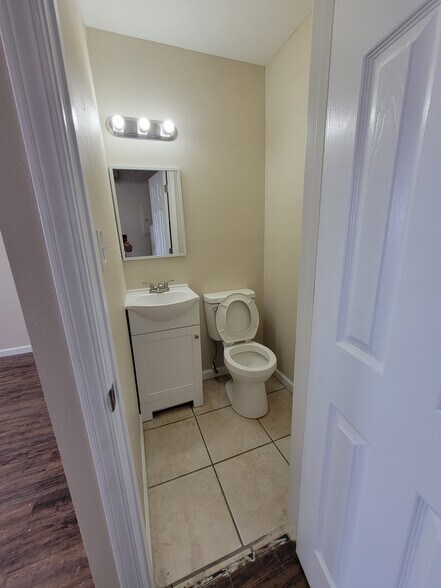 More Photos Of 200 Pass Rd, Gulfport Flex For Lease