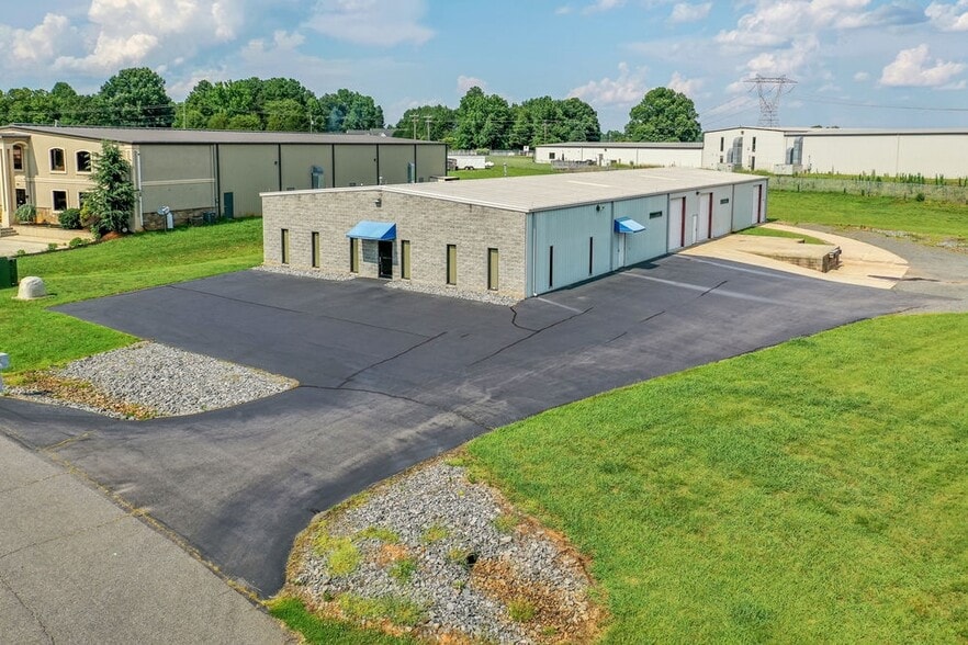 More Photos Of 197 Pit Rd, Mooresville Warehouse For Sale