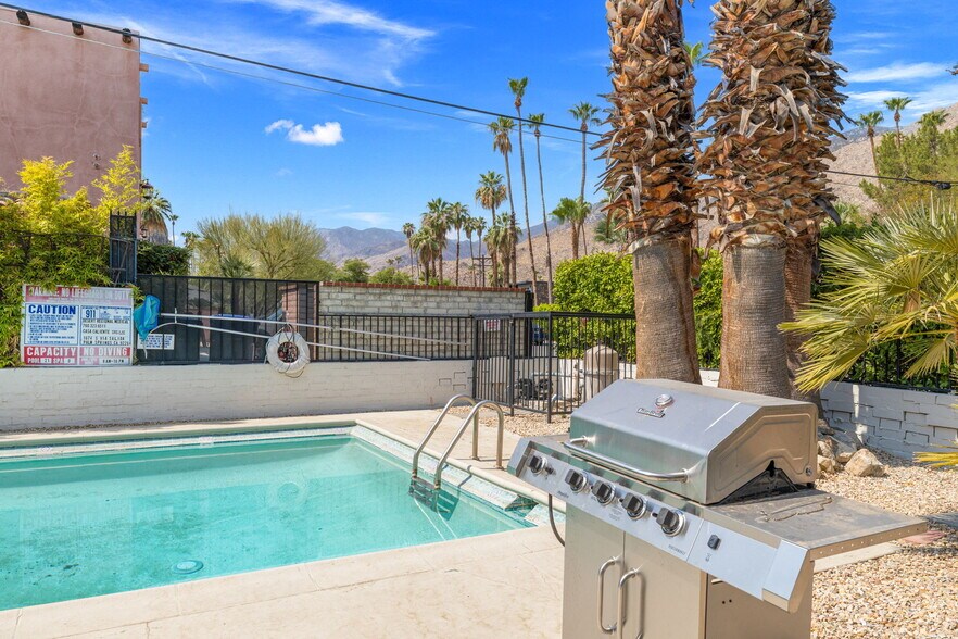 More Photos Of 1674 S Via Salida, Palm Springs Apartments For Sale