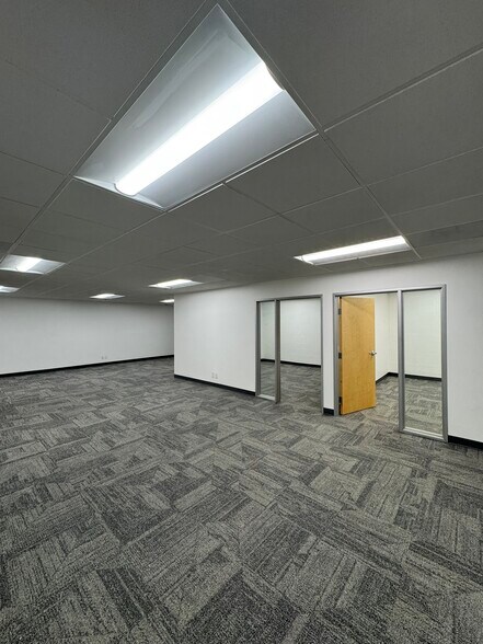 More Photos Of 10635-10665 W Vanowen St, Burbank Manufacturing For Lease