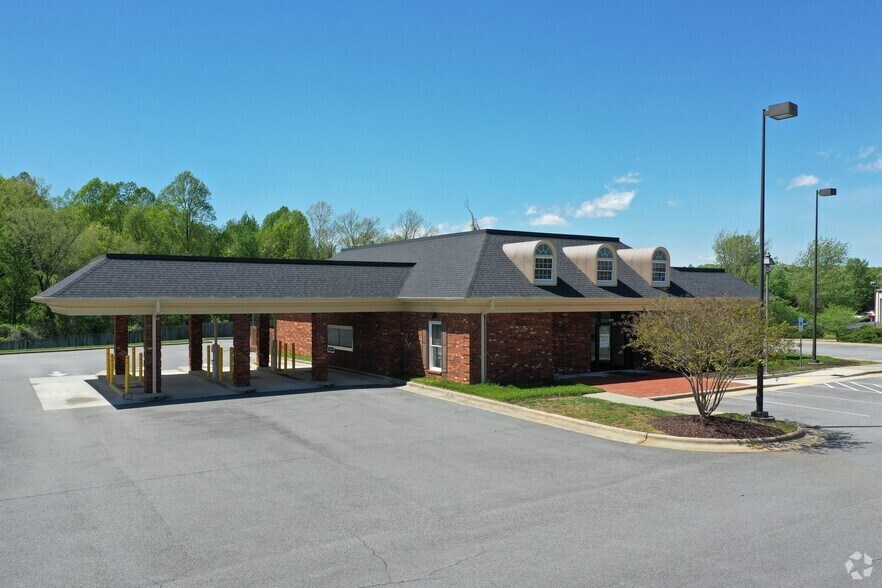 More Photos Of 2200 Westchester Dr, High Point Unknown For Lease