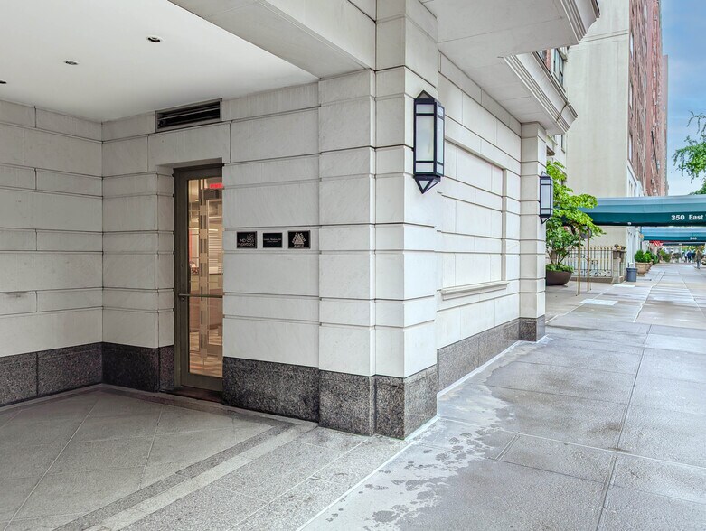 Primary Photo Of 360 E 72nd St, New York Apartments For Sale
