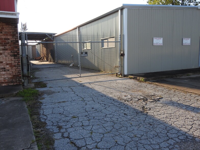 More Photos Of 3300 Jensen Dr, Houston Manufacturing For Lease