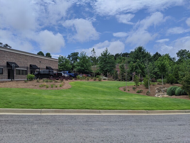 More Photos Of 2204 Justin Trl, Alpharetta Light Distribution For Lease