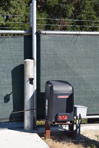 More Photos Of 12115 West Dr, Cypress Land For Lease