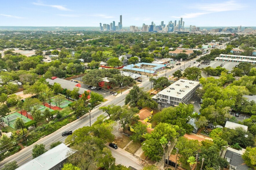 More Photos Of 2710 Manor Rd, Austin Office For Sale