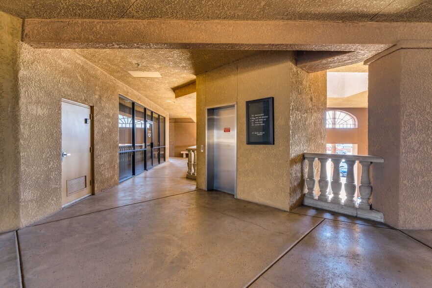 More Photos Of 1101 N Wilmot Rd, Tucson Unknown For Lease