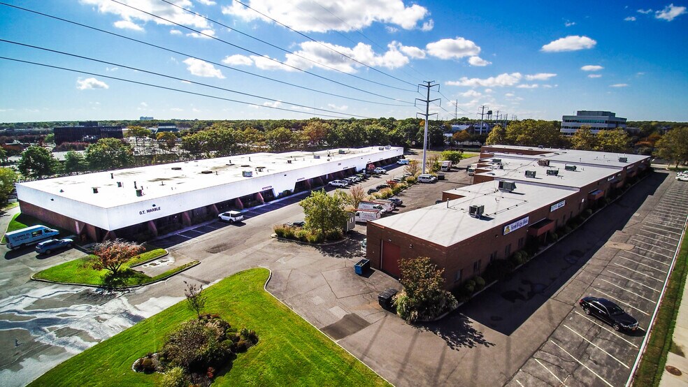 More Photos Of 3180 Expressway Dr S, Islandia Warehouse For Lease
