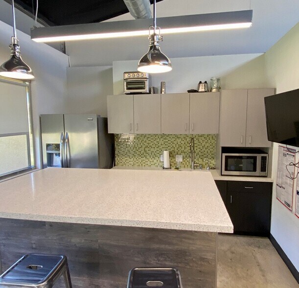 More Photos Of 2932 Daimler St, Santa Ana Office For Lease