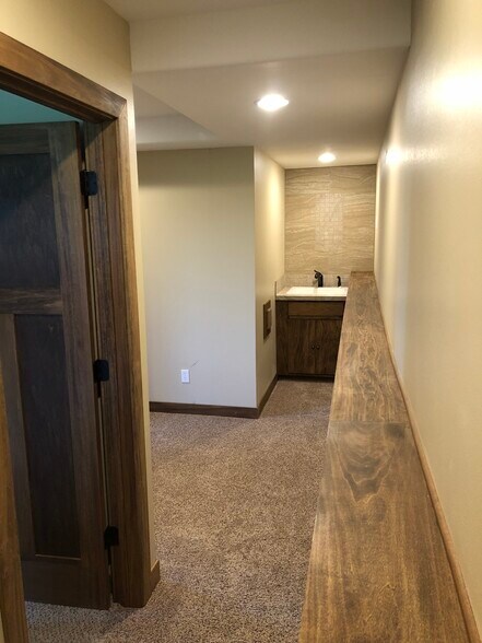 More Photos Of 4115 N US Highway 51, Janesville Showroom For Sale