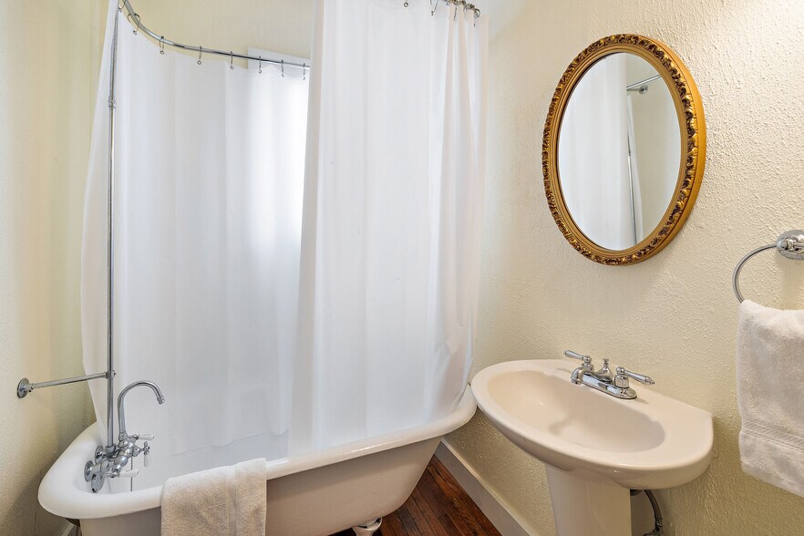 More Photos Of 201 Nugent Ave ave, Johnson City Hotel For Sale