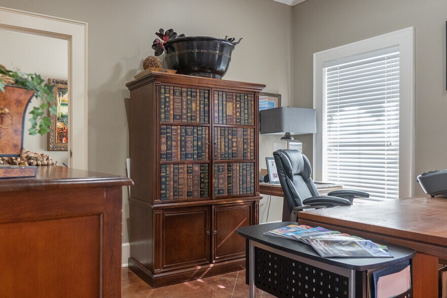 More Photos Of 40 Northtown Dr, Jackson Office Residential For Sale