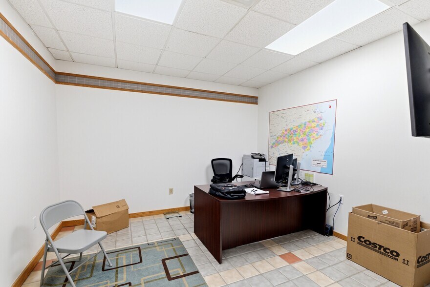 More Photos Of 809 Post St, Greensboro Warehouse For Lease