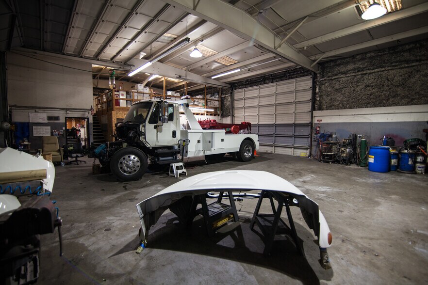 More Photos Of 3455 SE 21st Ave, Portland Service For Sale