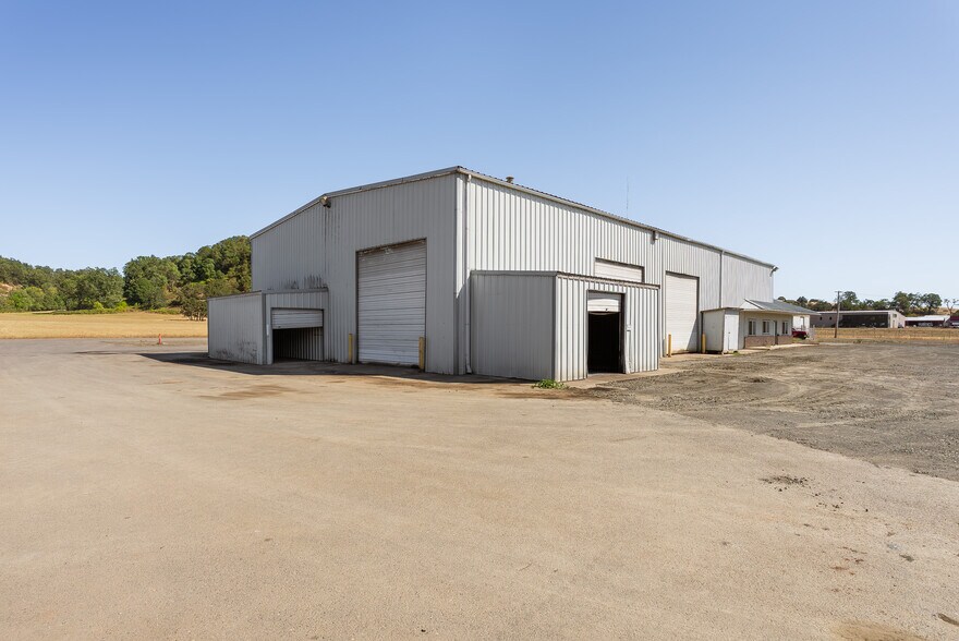 More Photos Of 180 Weyerhaeuser Dr N, Roseburg Warehouse For Sale