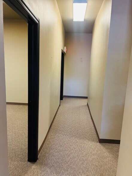 More Photos Of 409 N Green Ave, Purcell Office For Lease