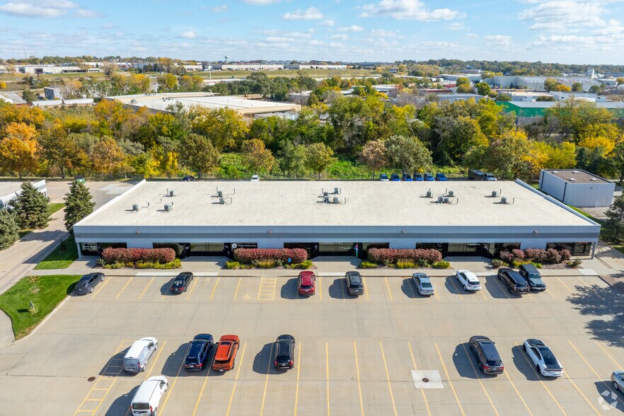 More Photos Of 14217 Dayton Cir, Omaha Flex For Lease