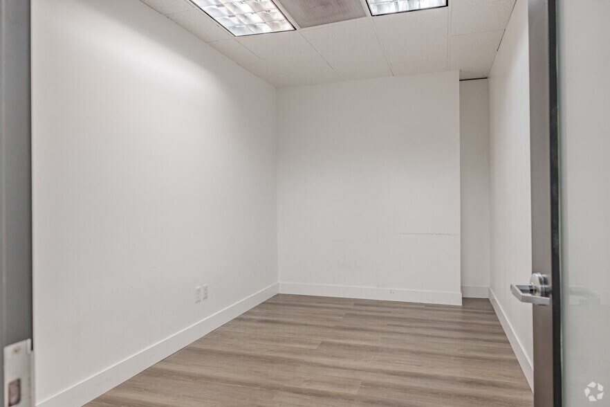 More Photos Of 1522 Brookhollow Dr, Santa Ana Office For Sale