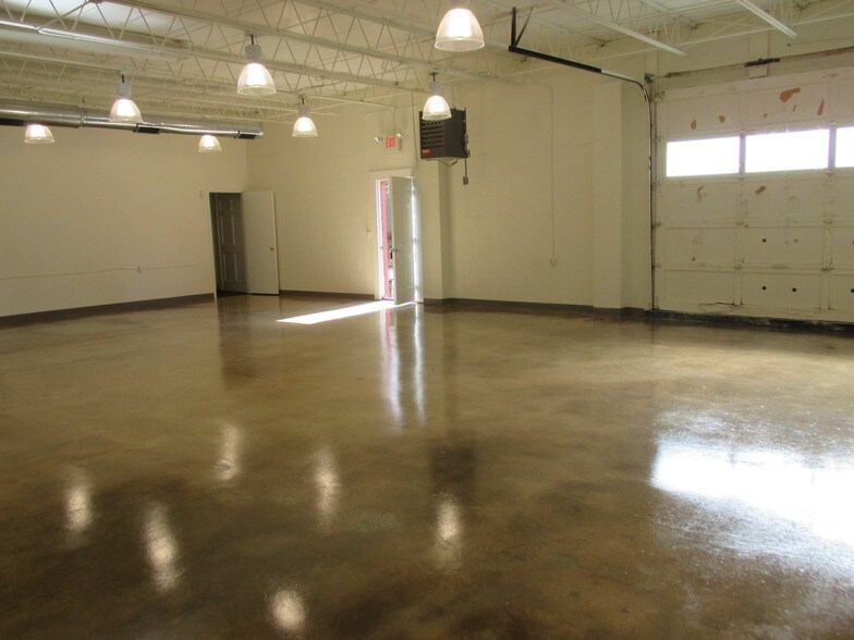 More Photos Of 141 New St, Decatur Manufacturing For Lease