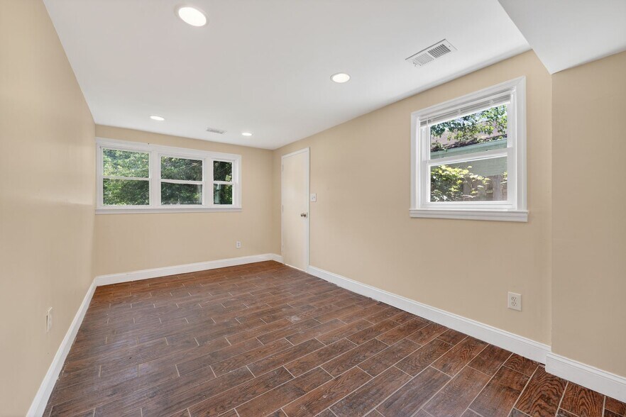 More Photos Of 7205 Livingston Rd, Oxon Hill Office Residential For Sale