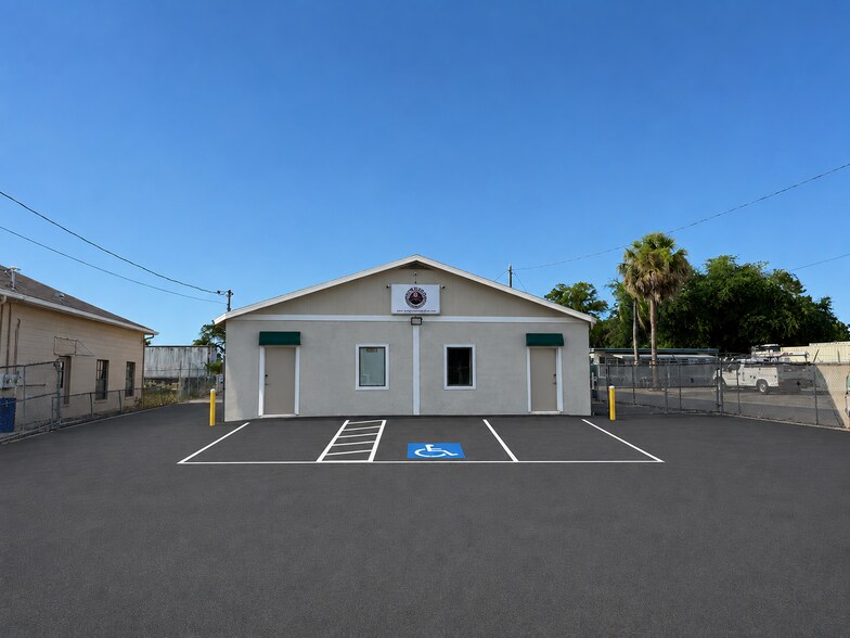 Primary Photo Of 6203 Springer Dr, Port Richey Warehouse For Lease