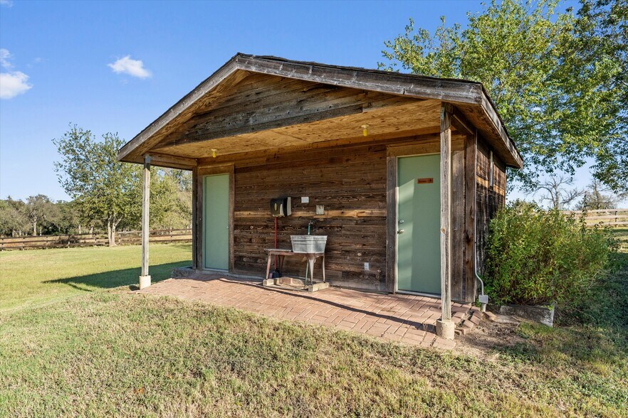 More Photos Of 1092 FM 3000, Elgin Specialty For Sale