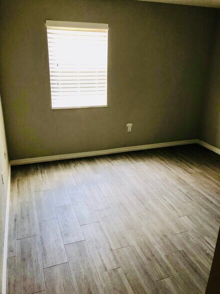 More Photos Of 115 112th Ave NE, Saint Petersburg Specialty For Sale