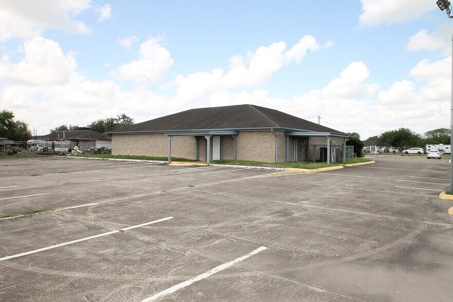 More Photos Of 5446 N FM 493, Donna Office For Sale