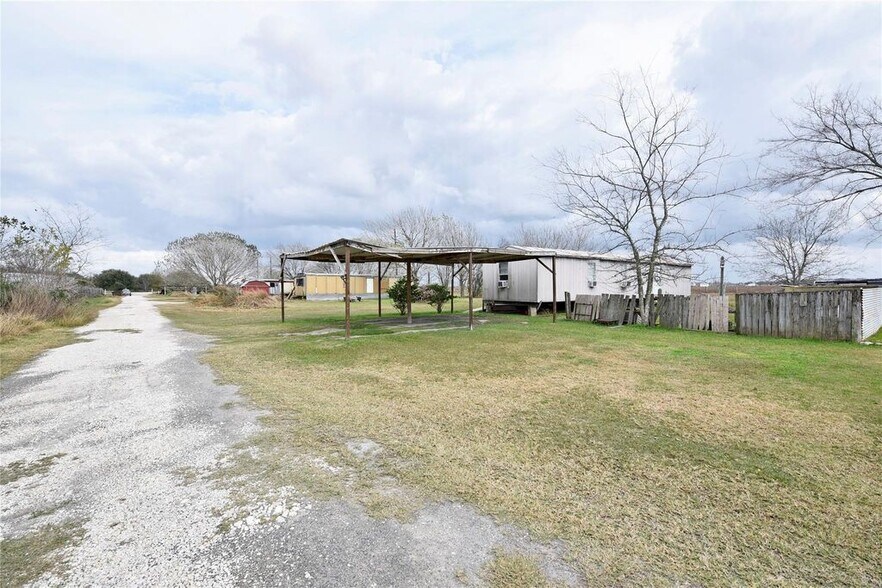 More Photos Of 6018 FM 360 Rd, Needville Trailer Camper Park For Sale