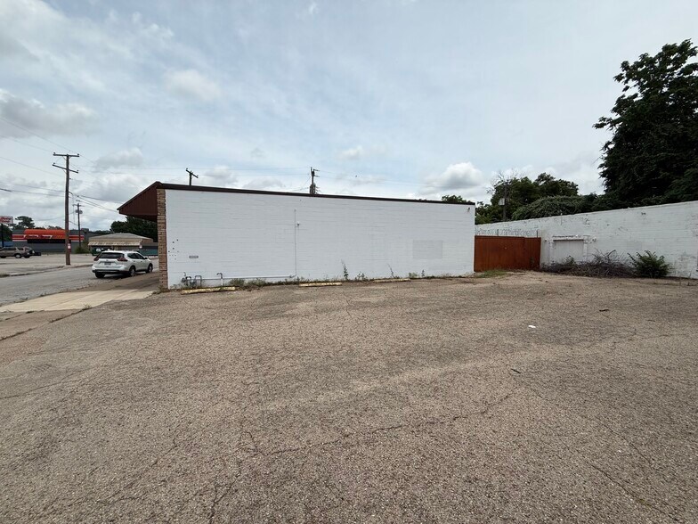 More Photos Of 3112 Plumwood St, Fort Worth Office For Sale