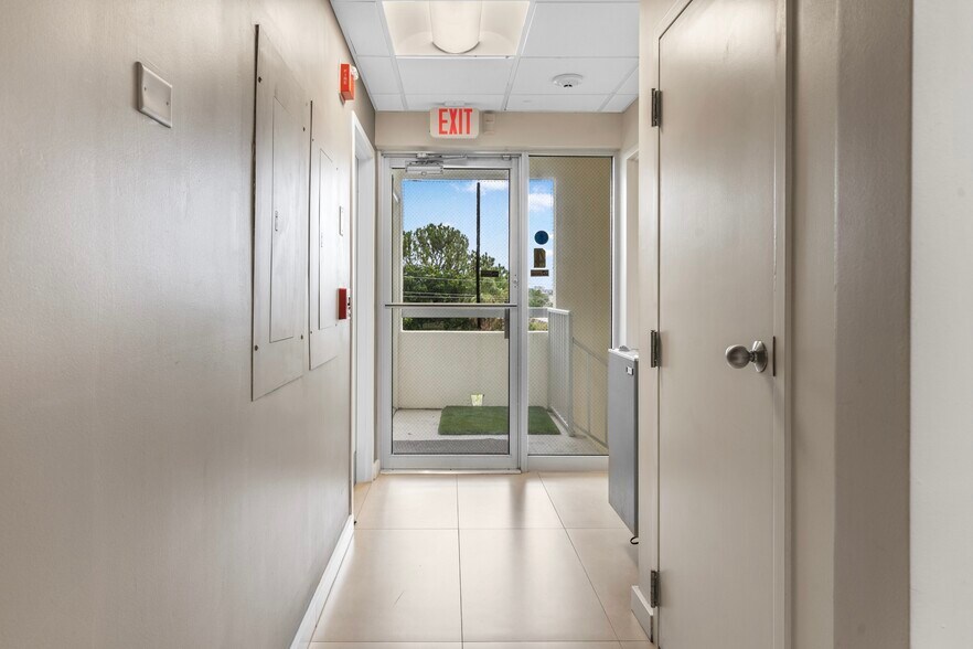 More Photos Of 701 E Commercial Blvd, Oakland Park Medical For Sale