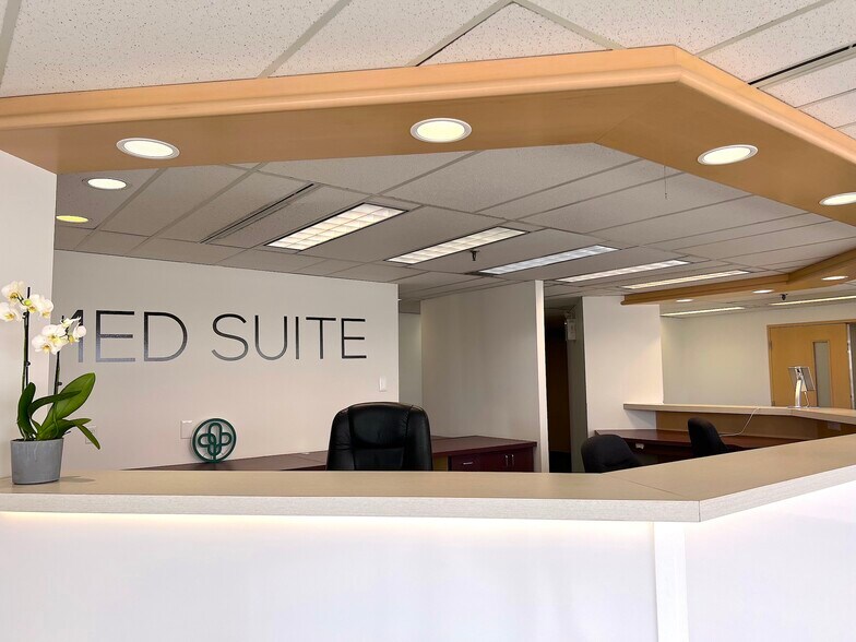 More Photos Of 290 Midpark Way SE, Calgary Medical For Lease