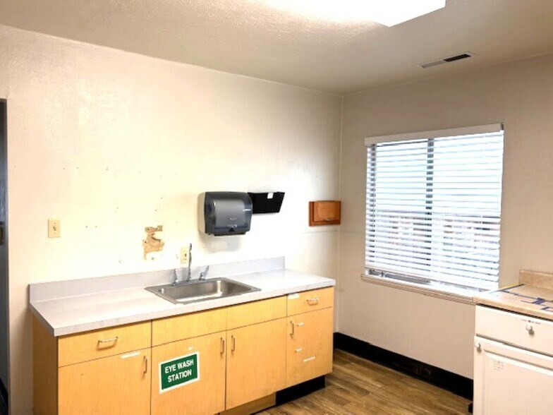 More Photos Of 19942 Lake Chabot Rd, Castro Valley Medical For Sale